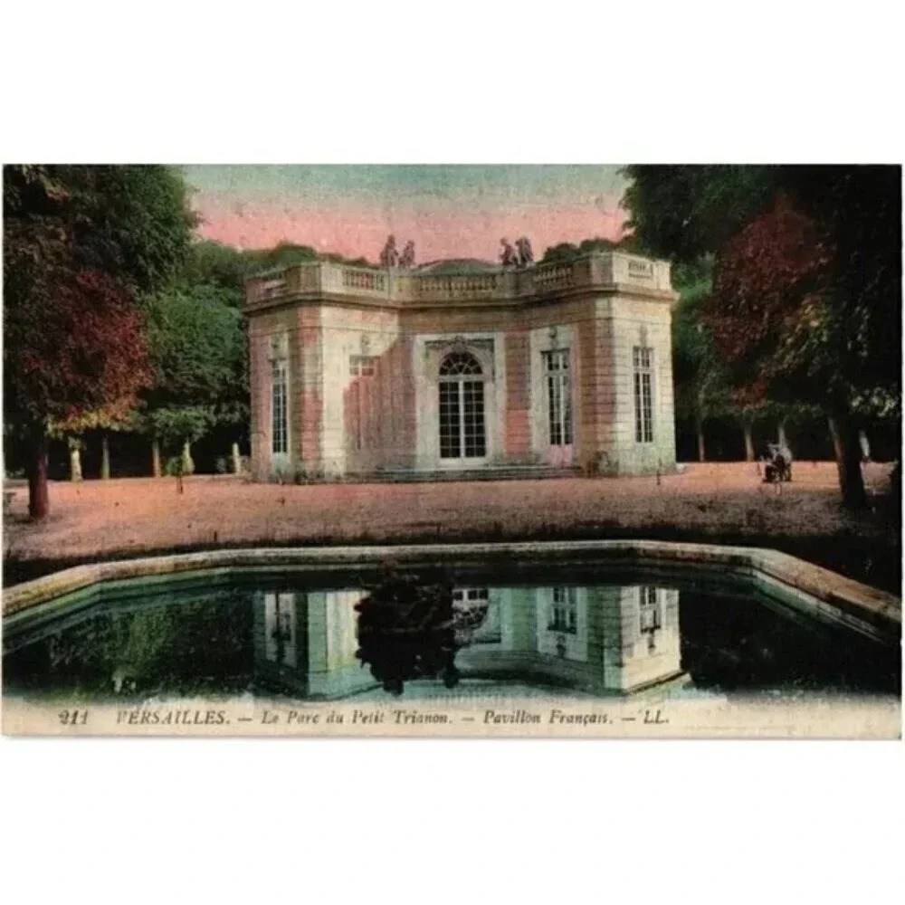 VERSAILLES- Le Parc du Petit Trianon. - Pavillon Français- Versailles, France Po